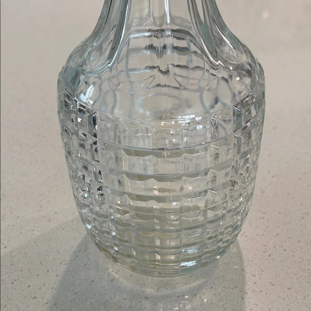 Elegant White Geometric Bar Decanter - Picture 4 of 4